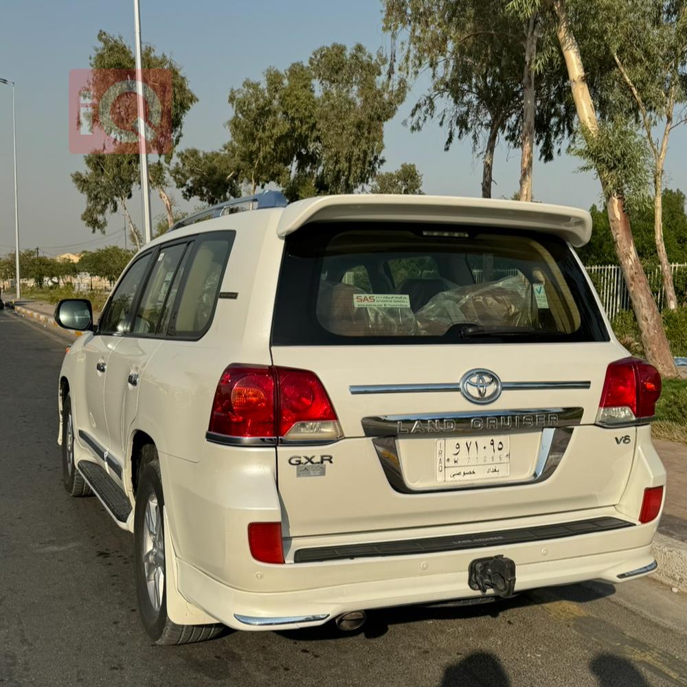 تۆیۆتا لاند کروزەر